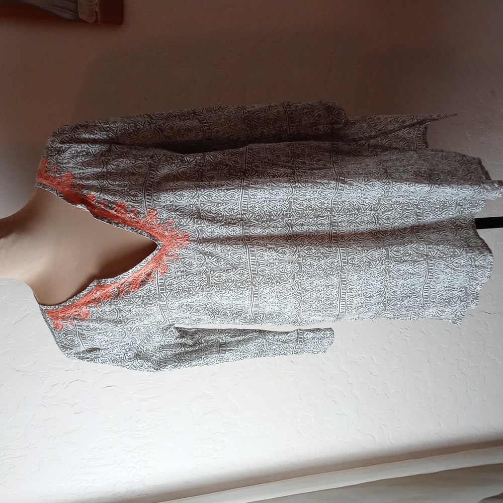 Rock Flower Paper Embroidered Neckline